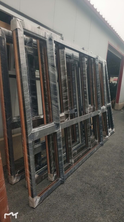 鞍山市天乙門窗工業(yè)有限公司沈陽(yáng)經(jīng)銷商所訂貨品已完成，經(jīng)過(guò)檢驗(yàn)后進(jìn)行包裝，準(zhǔn)備發(fā)貨。(圖5)